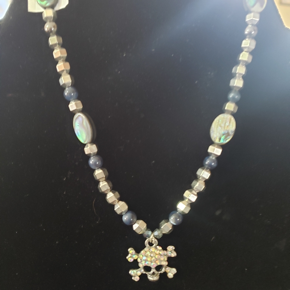 Chokers - Picture 13 of 16